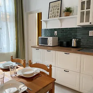 Large In Apartamento Budapest